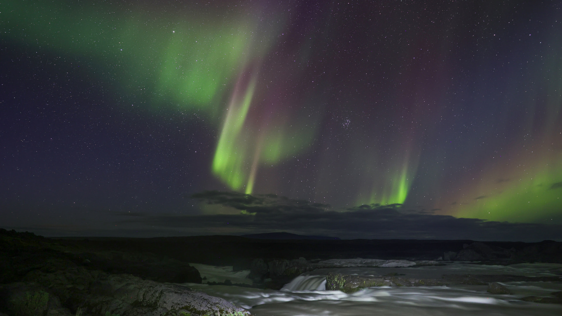 Northern Lights: Champagne, Art & Warm Treats 6